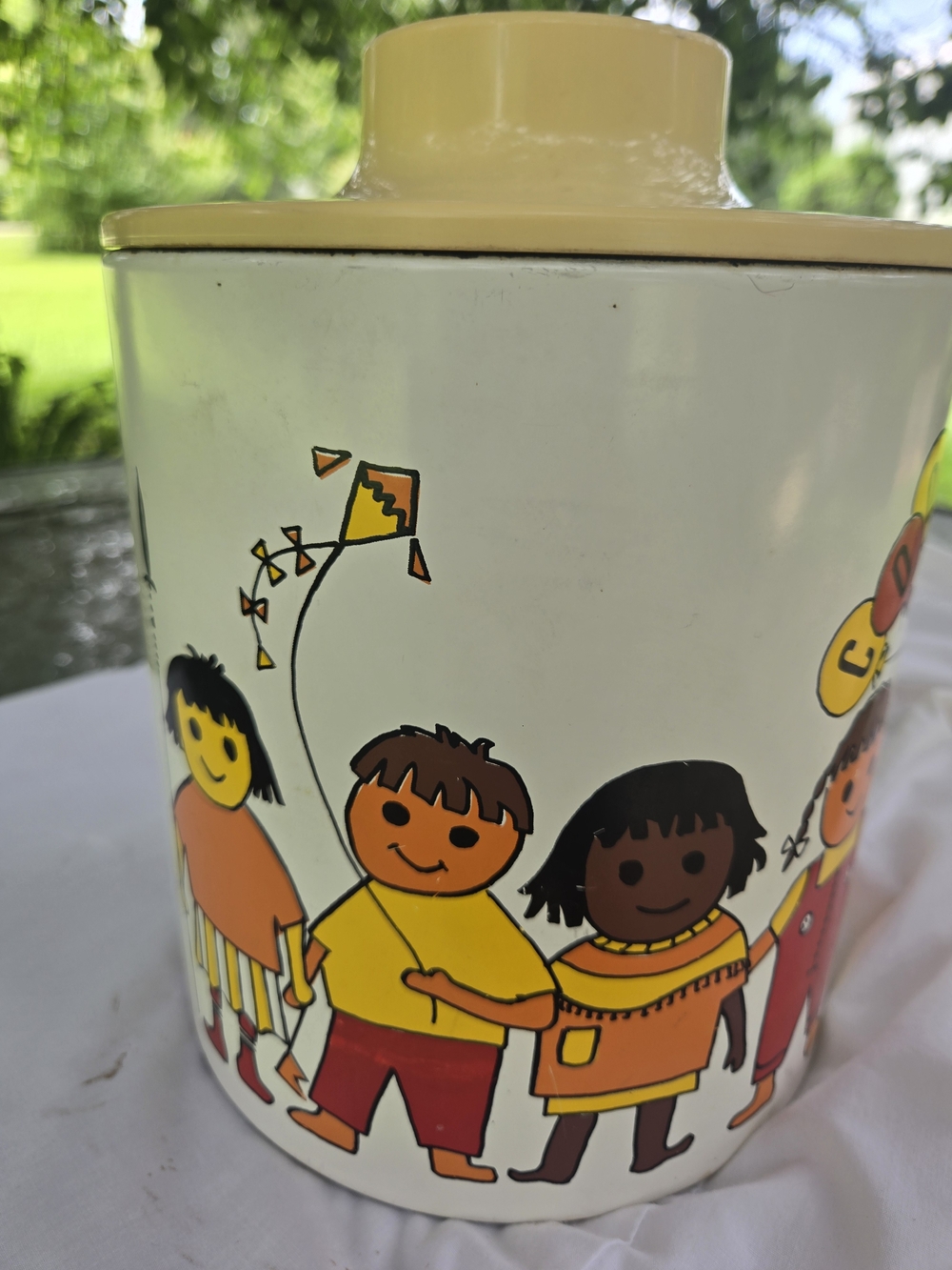 Retro Kids Balloon Cookie Tin - Cream, Yellow & Orange - Picture 6 of 10